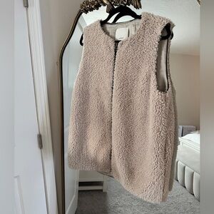 Wilfred Sherpa Vest Size Small